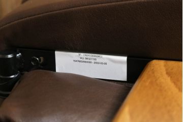 中古　美品　EKORNES(エコーネス)　Reno(レノクラシック)　本革(レザー)　チーク材　チョコレートカラー　オットマン付き　ストレスレスチェアMサイズ(アームチェア、リクライニングチェア、椅子、一人掛けソファ、1Pソファ、北欧)(定価約47万円)(R-069491)
