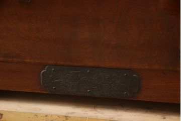 和製アンティーク　激レア　スライド扉付き　唐獅子金具　品のある佇まいが美しい二段重ね仙台箪笥(和タンス、時代箪笥、衣装たんす、引き出し、収納箪笥)(R-069493)