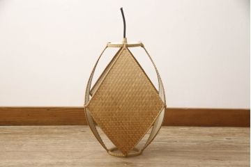 和製ビンテージ　希少な廃盤品　YAMAGIWA(ヤマギワ)　近藤昭作　竹のあかり　優しい明かりで和モダンな空間を演出する竹あんどんの天井照明(行灯、行燈、吊り下げ照明、ペンダントライト、シェード、電笠、ヴィンテージ)(R-069494)