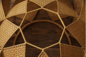 和製ビンテージ　希少な廃盤品　YAMAGIWA(ヤマギワ)　近藤昭作　竹のあかり　花びらのようなシェードが可愛らしい竹あんどんの天井照明(行灯、行燈、吊り下げ照明、ペンダントライト、シェード、電笠、ヴィンテージ)(R-069495)