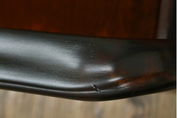 中古　美品　松本民芸家具　#301型曲肘布張椅子　上品なオレンジカラーが空間のアクセントになる3人掛けソファ　定価約48万円　(R-069504)