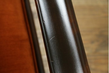 中古　美品　松本民芸家具　#301型曲肘布張椅子　上品なオレンジカラーが空間のアクセントになる3人掛けソファ　定価約48万円　(R-069504)