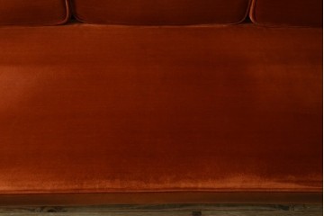 中古　美品　松本民芸家具　#301型曲肘布張椅子　上品なオレンジカラーが空間のアクセントになる3人掛けソファ　定価約48万円　(R-069504)