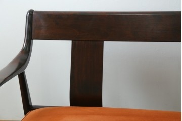 中古　美品　松本民芸家具　#301型曲肘布張椅子　上品なオレンジカラーが空間のアクセントになる3人掛けソファ　定価約48万円　(R-069504)