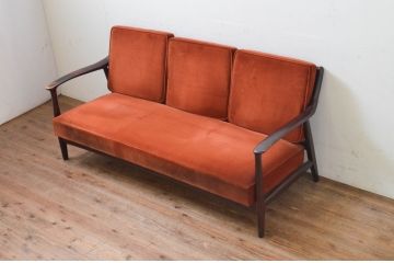 中古　美品　松本民芸家具　#301型曲肘布張椅子　上品なオレンジカラーが空間のアクセントになる3人掛けソファ(3P、三人掛け、トリプルソファ、アームソファ)(定価約48万円)(R-069504)
