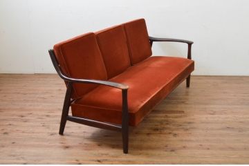 中古　美品　松本民芸家具　#301型曲肘布張椅子　上品なオレンジカラーが空間のアクセントになる3人掛けソファ(3P、三人掛け、トリプルソファ、アームソファ)(定価約48万円)(R-069504)