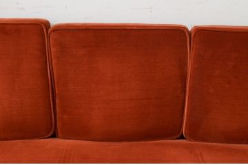 中古　美品　松本民芸家具　#301型曲肘布張椅子　上品なオレンジカラーが空間のアクセントになる3人掛けソファ(3P、三人掛け、トリプルソファ、アームソファ)(定価約48万円)(R-069504)