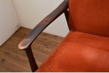 中古　美品　松本民芸家具　#301型曲肘布張椅子　上品なオレンジカラーが空間のアクセントになる3人掛けソファ(3P、三人掛け、トリプルソファ、アームソファ)(定価約48万円)(R-069504)