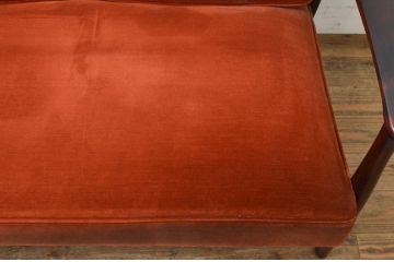 中古　美品　松本民芸家具　#301型曲肘布張椅子　上品なオレンジカラーが空間のアクセントになる3人掛けソファ(3P、三人掛け、トリプルソファ、アームソファ)(定価約48万円)(R-069504)