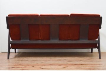 中古　美品　松本民芸家具　#301型曲肘布張椅子　上品なオレンジカラーが空間のアクセントになる3人掛けソファ(3P、三人掛け、トリプルソファ、アームソファ)(定価約48万円)(R-069504)