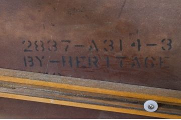中古　DREXEL HERITAGE(ドレクセルヘリテイジ)　補助テーブル付きのクラシカルなサイドテーブル(ローテーブル、コーヒーテーブル、エンドテーブル、ナイトテーブル、飾り台)(R-069511)