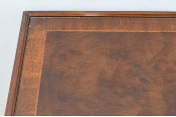 中古　DREXEL HERITAGE(ドレクセルヘリテイジ)　補助テーブル付きのクラシカルなサイドテーブル(ローテーブル、コーヒーテーブル、エンドテーブル、ナイトテーブル、飾り台)(R-069512)