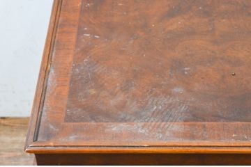 中古　DREXEL HERITAGE(ドレクセルヘリテイジ)　補助テーブル付きのクラシカルなサイドテーブル(ローテーブル、コーヒーテーブル、エンドテーブル、ナイトテーブル、飾り台)(R-069513)