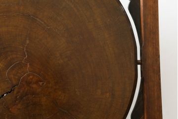 和製アンティーク　黒柿材　丸太輪切りのユニークなデザインと重厚な佇まいが魅力の彫刻入り衝立て(パーテーション、仕切り、つい立て、衝い立て)(R-069515)