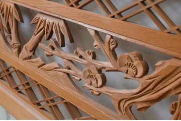 アンティーク建具　松竹梅　二重菱の組子入り彫刻欄間2枚セット(明かり取り、明り取り)(R-069519)