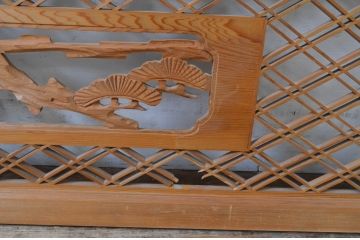 アンティーク建具　松竹梅　二重菱の組子入り彫刻欄間2枚セット(明かり取り、明り取り)(R-069519)