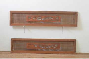 アンティーク建具　松　山里の風景が美しい組子入り彫刻欄間2枚セット(明かり取り、明り取り)(R-069520)