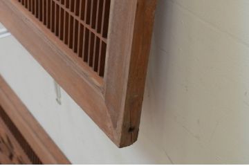 アンティーク建具　松　山里の風景が美しい組子入り彫刻欄間2枚セット(明かり取り、明り取り)(R-069520)
