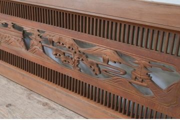 アンティーク建具　松　山里の風景が美しい組子入り彫刻欄間2枚セット(明かり取り、明り取り)(R-069520)