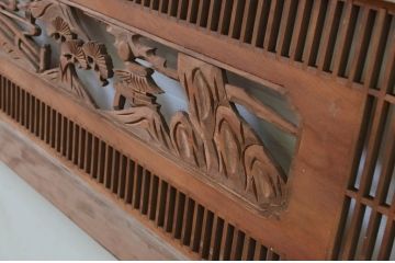 アンティーク建具　松　山里の風景が美しい組子入り彫刻欄間2枚セット(明かり取り、明り取り)(R-069520)