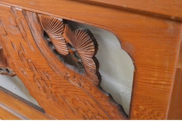 アンティーク建具　華やかな空間を演出する鶴と松の彫刻欄間2枚セット(明り取り、明かり取り、ランマ)(R-069523)