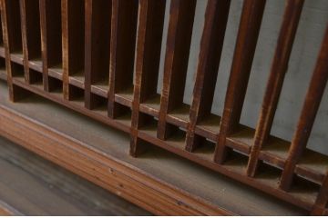 アンティーク建具　細やかに並んだ格子が美しい筬(オサ)欄間2枚セット(明り取り、明かり取り、オサランマ)(R-069524)
