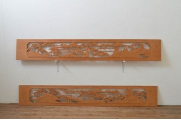アンティーク建具　特大　松を基調とした美しい山里の彫刻欄間2枚セット(明り取り、明かり取り、ランマ)(R-069525)