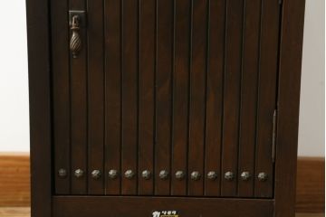 和製ビンテージ　カリモク家具(karimoku)　落ち着いたシックな色合いが魅力の電話台(サイドテーブル、コンソールテーブル、花台、飾り台、収納棚、戸棚、ヴィンテージ)(R-069530)