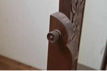 中古　軽井沢彫り　細部まで丁寧に施された桜の彫刻が美しい鏡台(ドレッサー、姿見、ミラー)(R-069535)