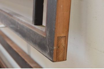 アンティーク建具　上質な和の雰囲気を高める大きな黒漆枠の筬(オサ)欄間2枚セット(明り取り、明かり取り、オサランマ)(R-069539)