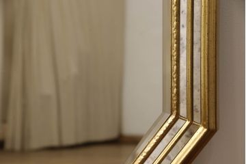 中古　ベルギー製　温かみのあるアンティーク調のデザインが魅力的なオクタゴンウォールミラー(壁掛け鏡、八角鏡)(R-069548)