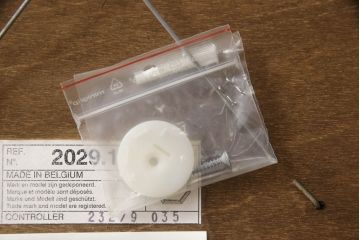 中古　ベルギー製　温かみのあるアンティーク調のデザインが魅力的なオクタゴンウォールミラー(壁掛け鏡、八角鏡)(R-069548)