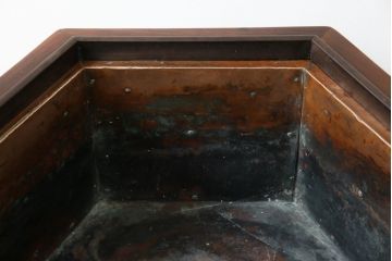 和製アンティーク　シンプルな造りと六角形デザインが素敵な箱火鉢(長火鉢、囲炉裏、木製火鉢)(R-069550)