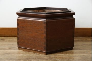 和製アンティーク　シンプルな造りと六角形デザインが素敵な箱火鉢(長火鉢、囲炉裏、木製火鉢)(R-069550)