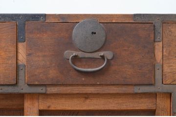 和製アンティーク　美品　前面欅(ケヤキ)材　使い込まれた風合いが魅力的な上品な佇まいの会津帳場箪笥(時代箪笥、和タンス、収納たんす、整理箪笥、引き出し)(R-069557)