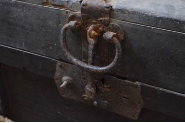 和製アンティーク　希少　古作造り　味わい深い風合いが魅力的な車長持(時代箪笥、車箪笥、収納箱、タンス、たんす)(R-069560)
