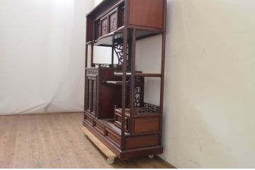 和製ビンテージ　花梨(カリン)材　美しい透かし彫りが上品な雰囲気を醸し出す飾り棚(茶棚、戸棚、収納棚、違い棚、ヴィンテージ)(定価約50万円)(R-069564)