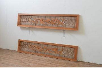 アンティーク建具　松の彫刻と組子細工入り　和風の欄間2枚セット(明り取り、明かり取り)(R-069572)