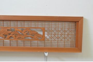 アンティーク建具　松の彫刻と組子細工入り　和風の欄間2枚セット(明り取り、明かり取り)(R-069572)
