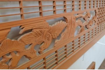 アンティーク建具　松の彫刻と組子細工入り　和風の欄間2枚セット(明り取り、明かり取り)(R-069572)
