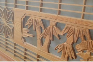 アンティーク建具　両面ガラス　松竹梅の彫刻が入った欄間2枚セット(明り取り、明かり取り)(R-069575)