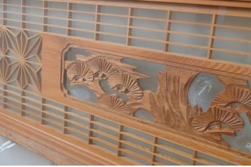 アンティーク建具　両面ガラス　松竹梅の彫刻が入った欄間2枚セット(明り取り、明かり取り)(R-069575)