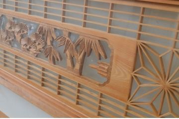 アンティーク建具　両面ガラス　松竹梅の彫刻が入った欄間2枚セット(明り取り、明かり取り)(R-069575)