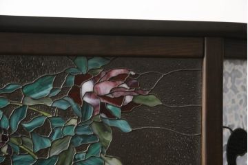 和製ビンテージ　職人手造り　照明付き　豪華な花のステンドグラスが美しい衝立て(パーテーション、間仕切り、ヴィンテージ)(R-069587)