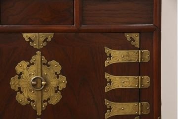 中古　小振り　アジアンな雰囲気を高める存在感抜群の李朝箪笥(薬箪笥、薬タンス、チェスト、引き出し、小物収納、収納棚、戸棚、店舗什器)(R-069593)