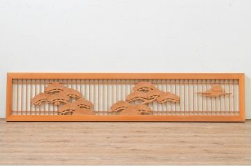 アンティーク建具　松と月の風情ある彫刻と格子の障子欄間1枚(明り取り、明かり取り)(R-069599)