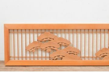 アンティーク建具　松と月の風情ある彫刻と格子の障子欄間1枚(明り取り、明かり取り)(R-069599)