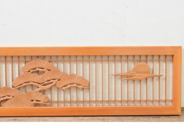 アンティーク建具　松と月の風情ある彫刻と格子の障子欄間1枚(明り取り、明かり取り)(R-069599)