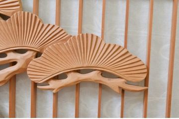 アンティーク建具　松と月の風情ある彫刻と格子の障子欄間1枚(明り取り、明かり取り)(R-069599)