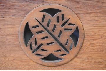 アンティーク建具　屋久杉　透かし彫りがアクセントの欄間1枚(明り取り、明かり取り)(R-069603)